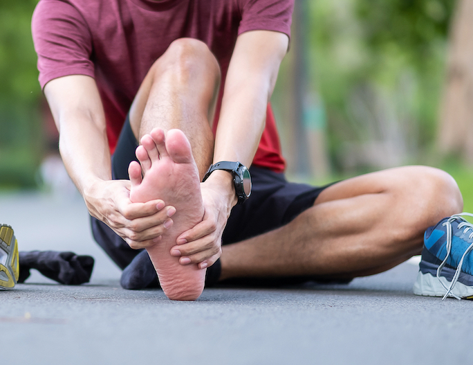 athlete man suffer from plantar fasciitis pain