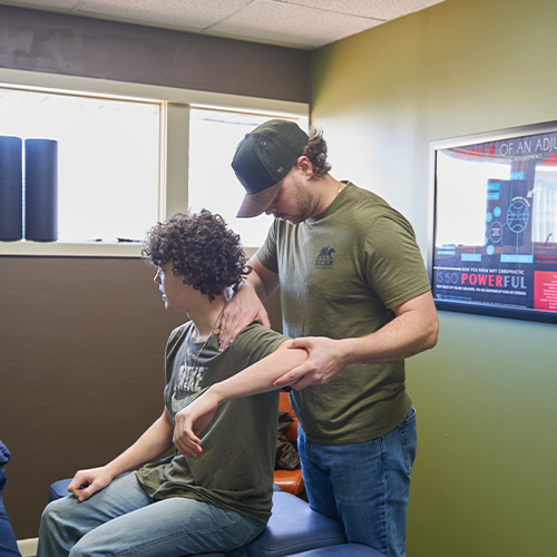 Dr. Aaron Zimmerman attend to patient shoulder pain